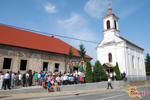 FOTO: Škof Štumpf v Turnišču blagoslovil samostan in izrekel dobrodošlico sestram klarisam
