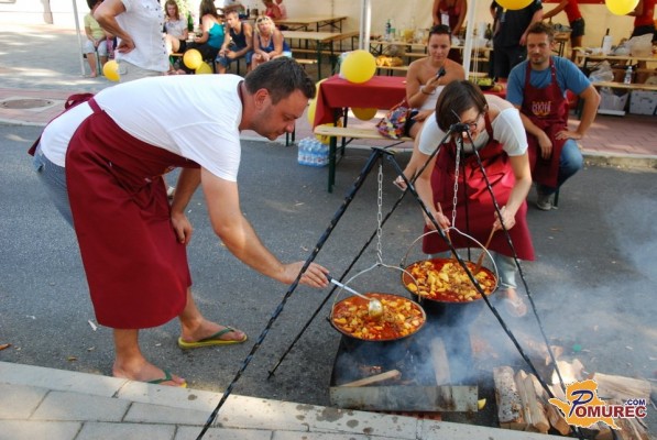 FOTO: Lendavske ulice znova dišale po bograču