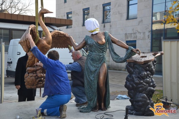 FOTO: 85 tisoč evrov vredna muza stoji na Trgu kulture v Murski Soboti