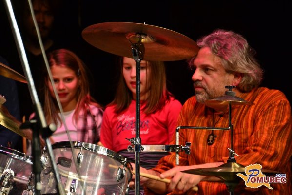 FOTO in VIDEO: Govoreči bobni so se predstavili v grajski dvorani