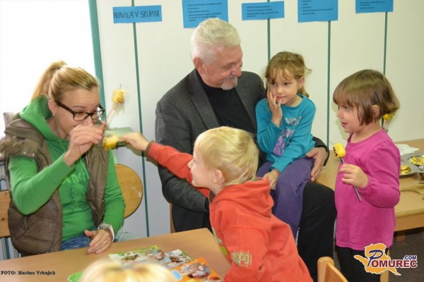 FOTO: Apaški župan in občinska uprava zajtrkovali v vrtcu