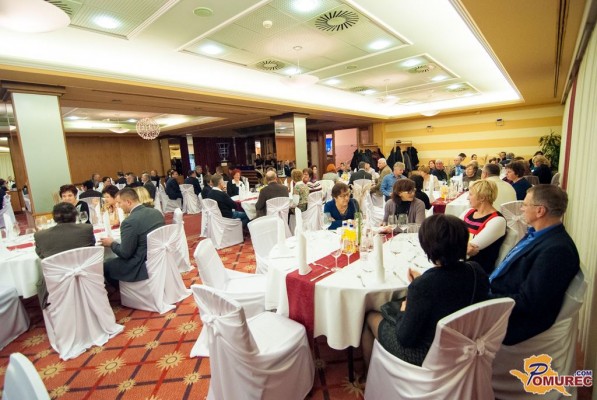 Na srečanju turističnih delavcev Pomurja kipec štorklje prejel Ernest Novak