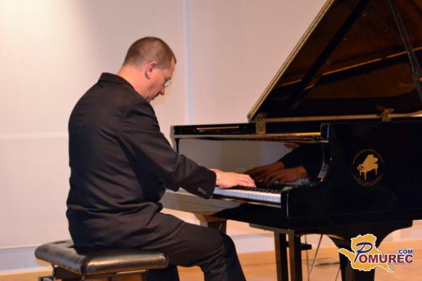 FOTO: Pričetek Pacevega glasbenega maja s pianistom Chrisom Jarrettom