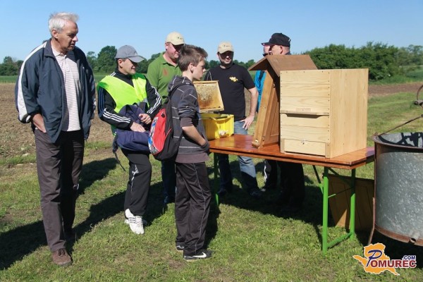 FOTO: V Turnišču so se ob športu in medu družile tri generacije