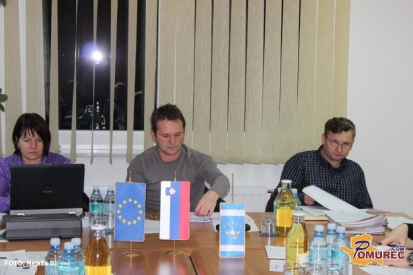 Svetniki Kuzme se strinjajo, da je karavlo treba dati v najem