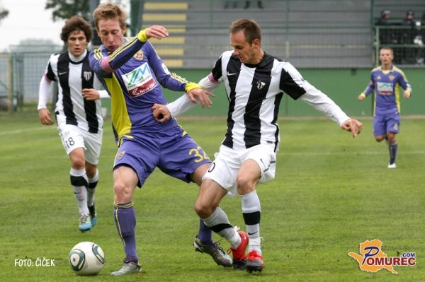 Prvi potapljajočo barko Mure 05 zapušča Matic Maruško