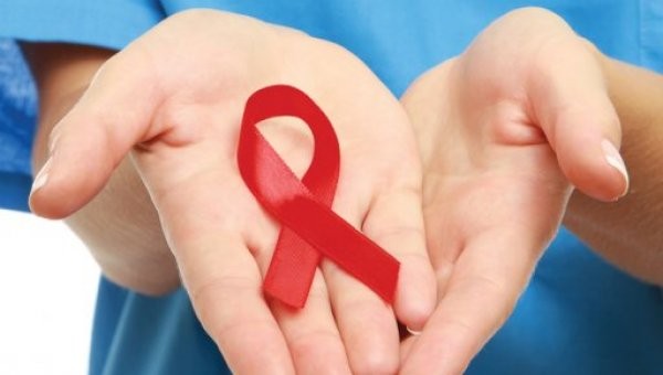 Zdravstvene organizacije opozarjajo mlade na varno spolnost tudi poleti