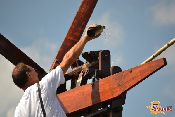 FOTO: Na Kapeli počastili traminec in dvignili klopotec