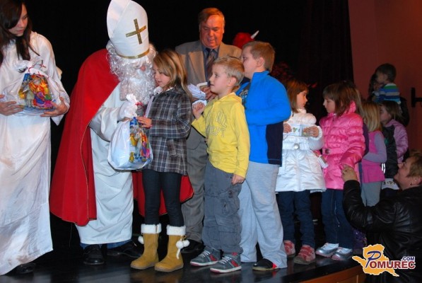 FOTO: Miklavž obdaril tudi pridne otroke v Črenšovcih
