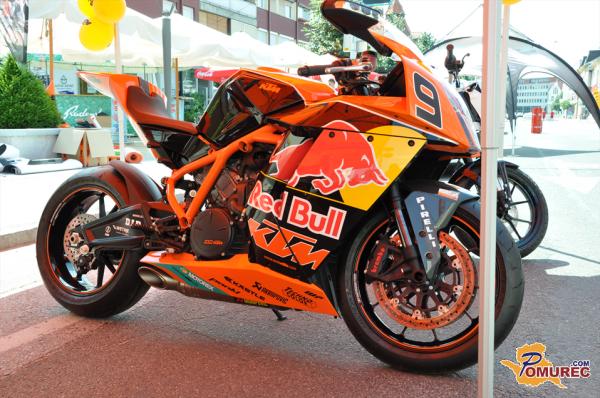 FOTO: Dopoldan so se predstavili starodobniki, borilni veščini in spremljalna ekipa Roka Bagoroša