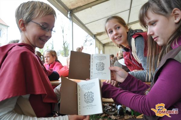 FOTO: Pred dnevom reformacije otroci izdelali svoj pravi Abecedarium