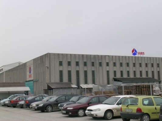 Bo Varis prisiljen proizvodnjo seliti v tujino?