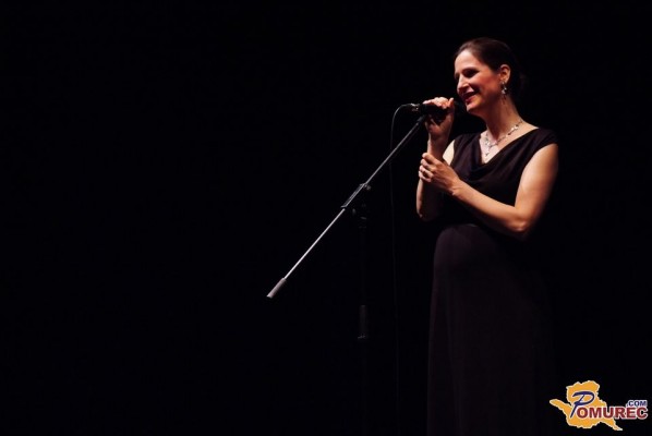 FOTO: Manca Izmajlova s pretanjenim glasom očarala Mursko Soboto
