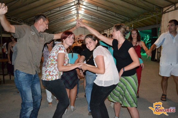 FOTO: Proščenje s skupino Plamen v Murskih Črncih