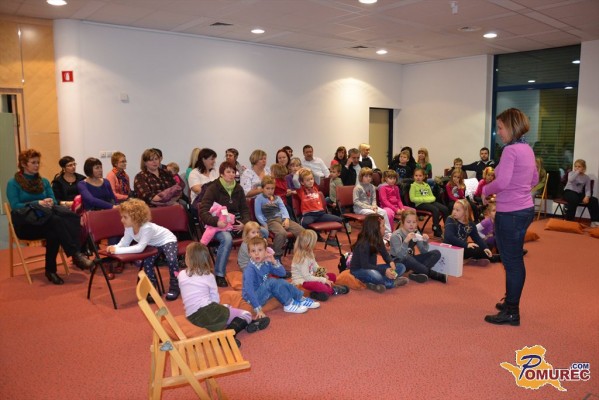 FOTO: V Murski Soboti predstava Sneguljčica za otroke v znakovnem jeziku