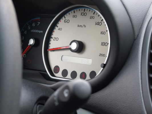 Z današnjim dnem nižje kazni za nekatere prometne prekrške