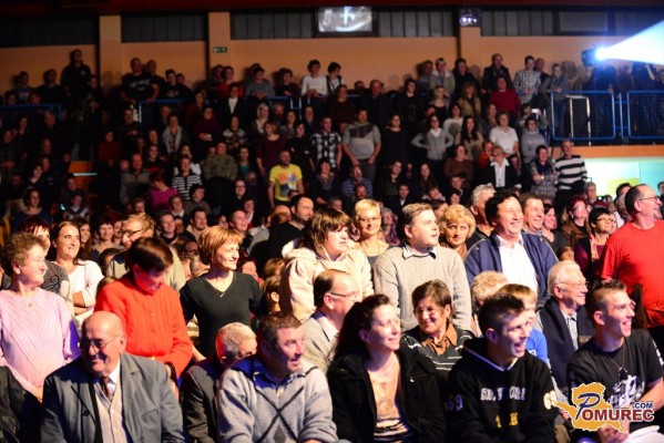 FOTO: Geza z Zaigrajmo in zapojmo po domače znova napolnil soboško telovadnico 