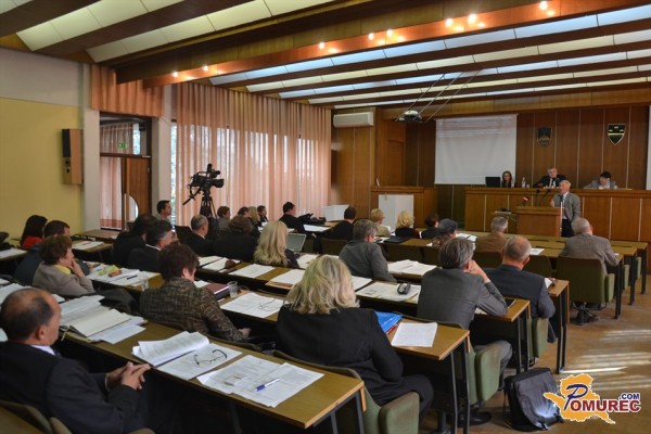 Svetniki potrdili Mojco Breščak na čelu Razvojnega centra, ne pa tudi Roberta Celca na čelu RIS-a