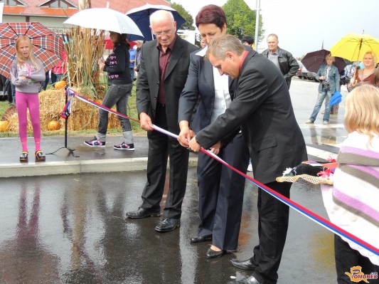 FOTO: V Ključarovcih svečano odprli prenovljeno cesto