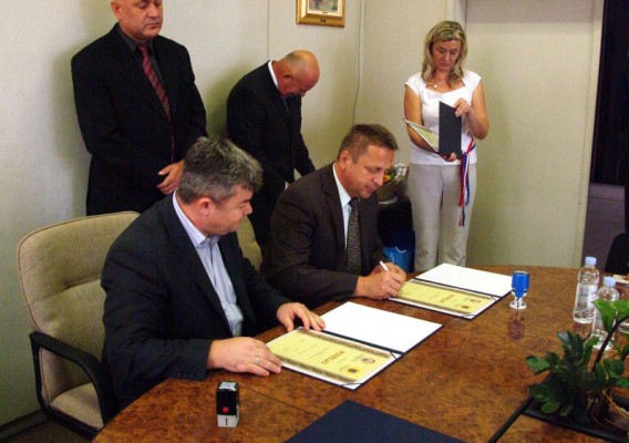 Pomurski policijski veterani podpisali protokol prijateljstva s hrvaškimi kolegi