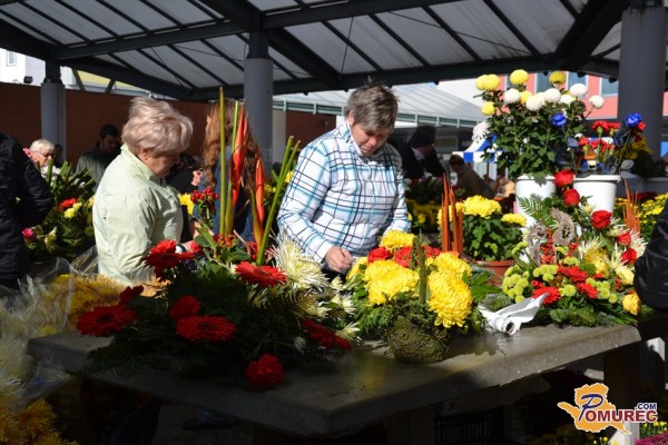 FOTO: Prodajalci sveč in cvetja na tržnici v Murski Soboti nezadovoljni s prodajo