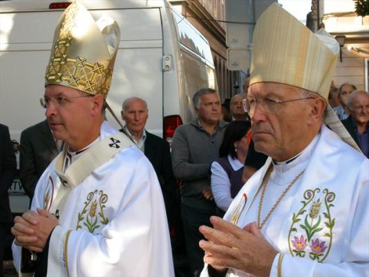 Nadškofa Stres in Turnšek pozvana k odstopu
