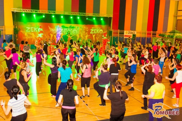 FOTO: Dekleta so se v Murski Soboti zabavala z zumbo in plesom