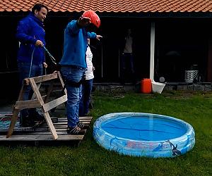 Bungee v bazenček