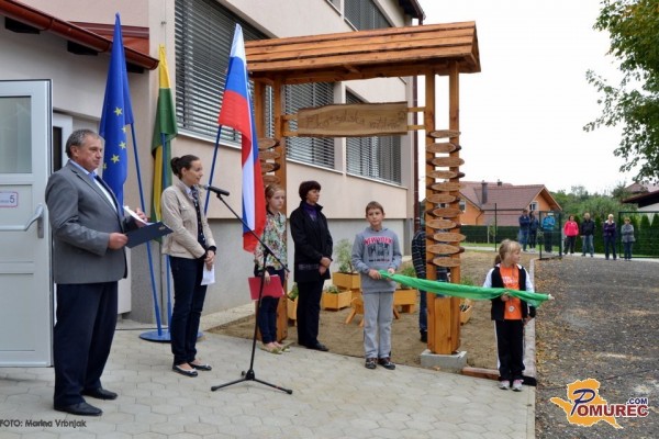 FOTO: OŠ Gornja Radgona odprla vrata v nov prizidek in pridobila eko zastavo
