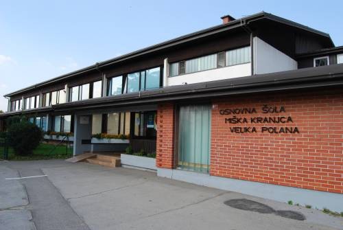 Ravnatelj osnovne šole v Veliki Polani je pri zaposlitvi brata ravnal koruptivno