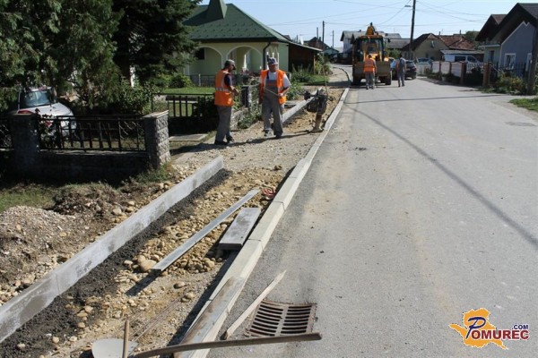 V romskem naselju Vanča vas poteka gradnja pločnikov, avtobusnega postajališča in parkirišča